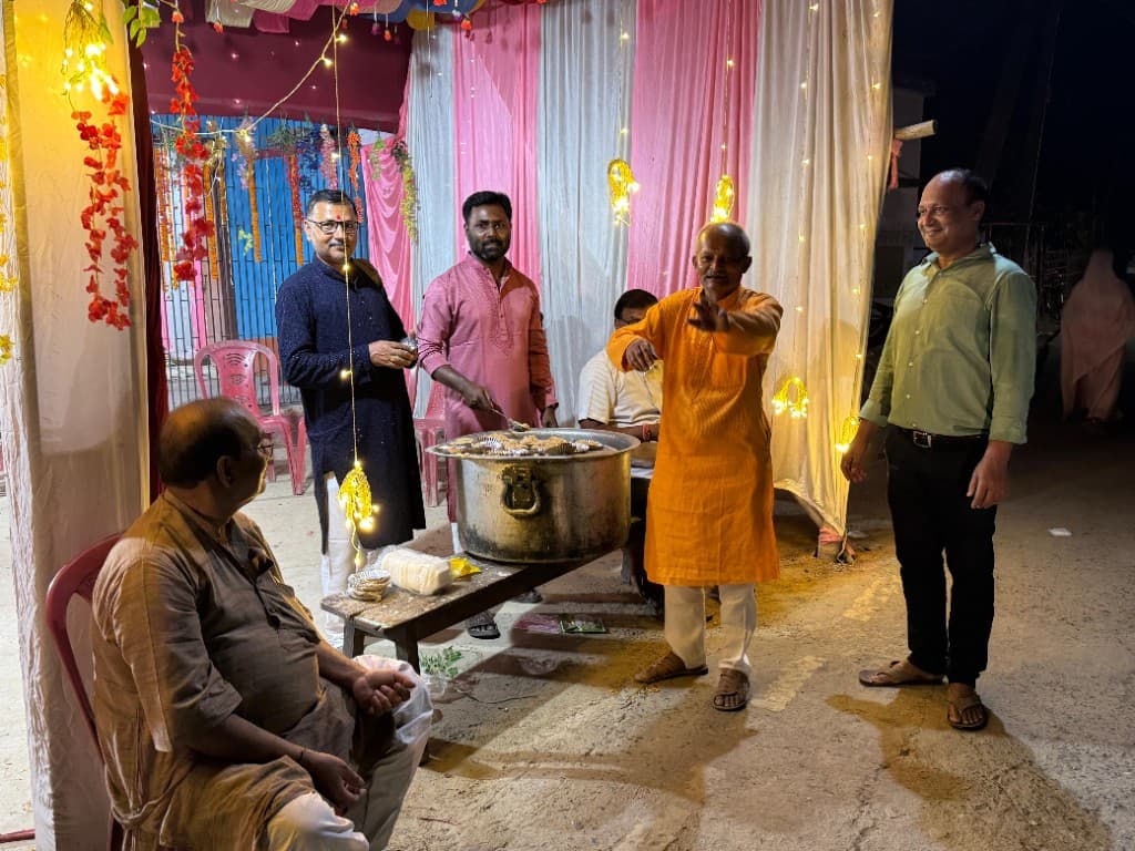 08 night langar serving